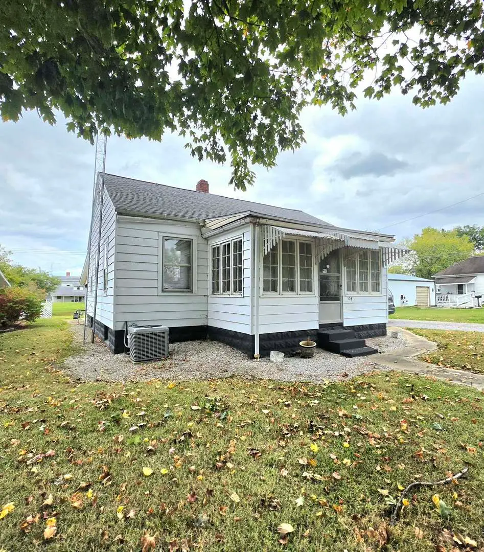 305 N Pearl Street, McLeansboro, IL 62859 - #1
