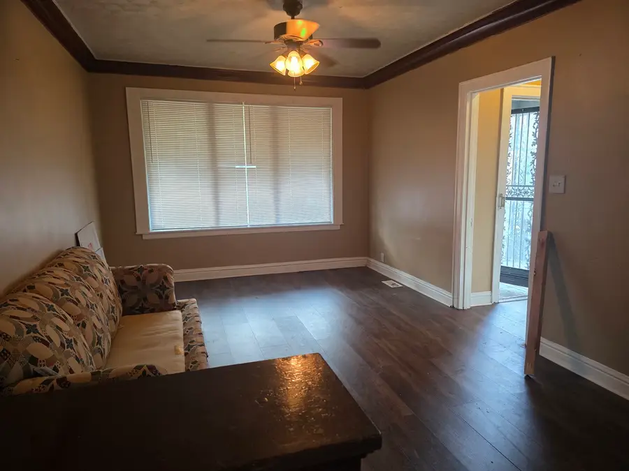 8621 S Marquette Avenue, Chicago, IL 60617 - #2
