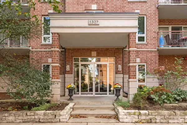 1327 E Washington Street #501, Des Plaines, IL 60016