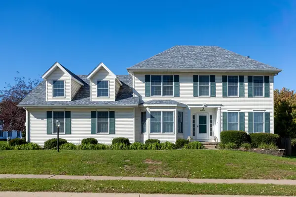 4816 Norfolk Place, Bettendorf, IA 52722