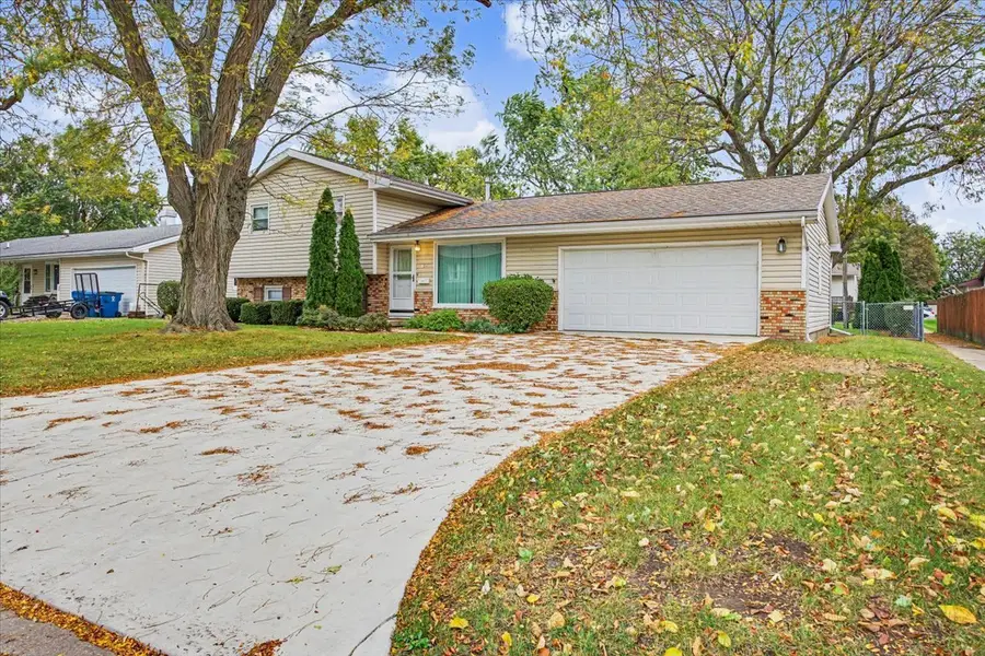 804 N Illini Avenue, Pontiac, IL 61764 - #2