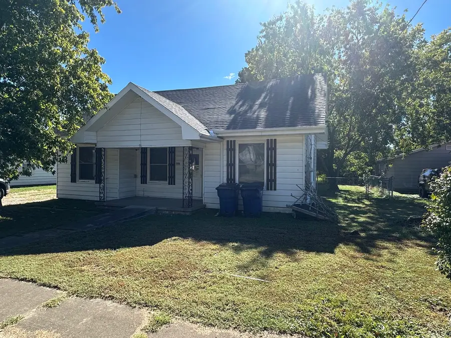 906 E Summers Street, West Frankfort, IL 62896 - #2