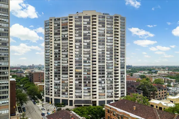 3930 N Pine Grove Avenue #1610, Chicago, IL 60613