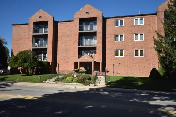 6550 W Gunnison Street #305, Harwood Heights, IL 60706