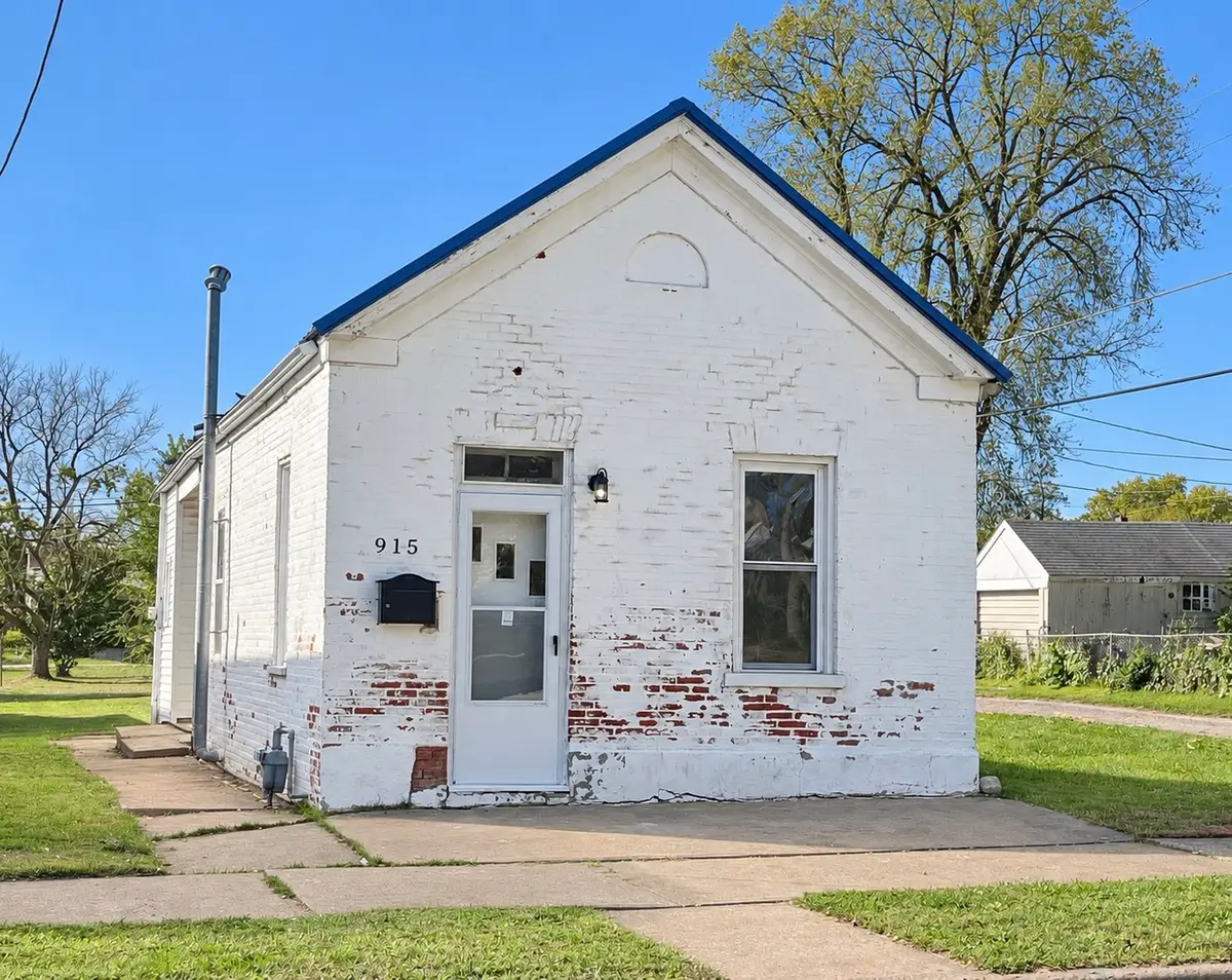 915 N 11th Street, Quincy, IL 62301 - #1