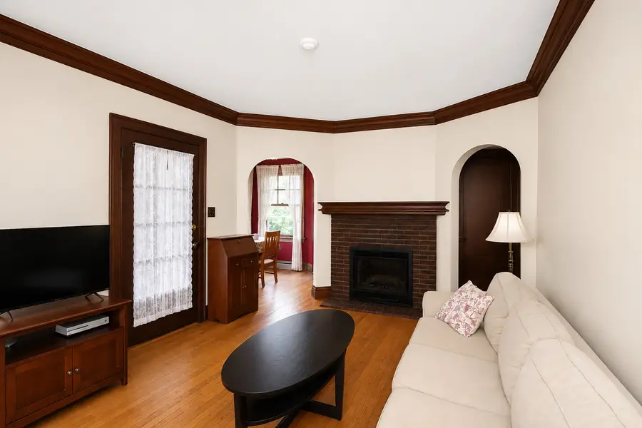 35 W Maple Avenue, Roselle, IL 60172 - #3