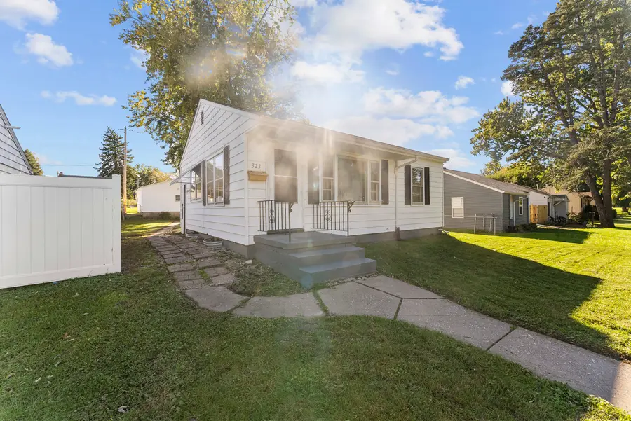 323 W 32nd Street, Davenport, IA 52803 - #2