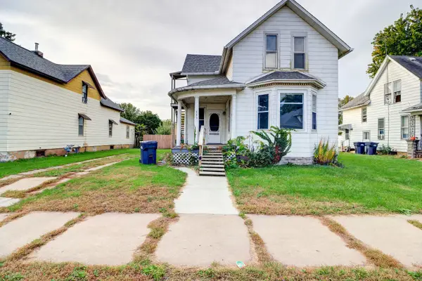 335 6th Avenue N, Clinton, IA 52732