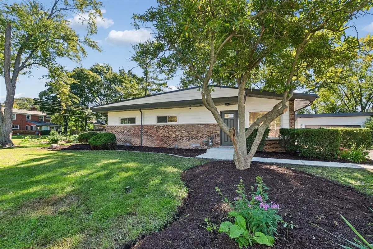 1901 W Plainfield Road, La Grange Highlands, IL 60525 - #1