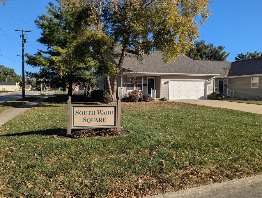 402 E Wilson Street, Tuscola, IL 61953 - #2