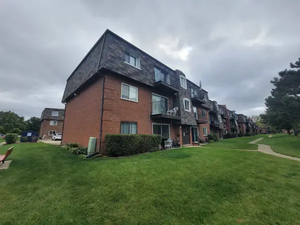 9368 Bay Colony Drive #3N, Des Plaines, IL 60016