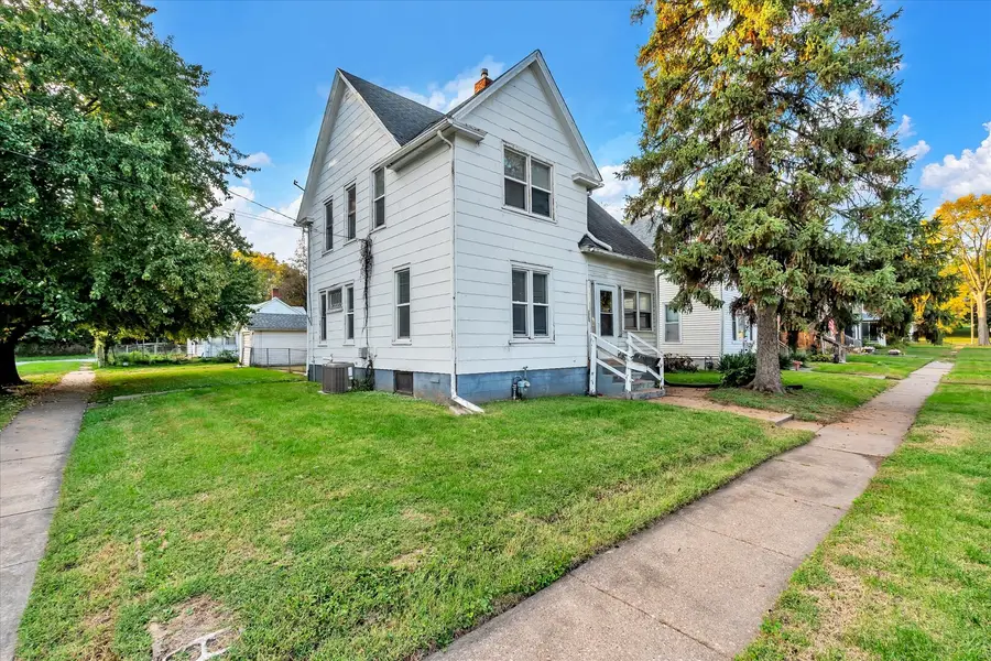706 N Howell Street, Davenport, IA 52802 - #2
