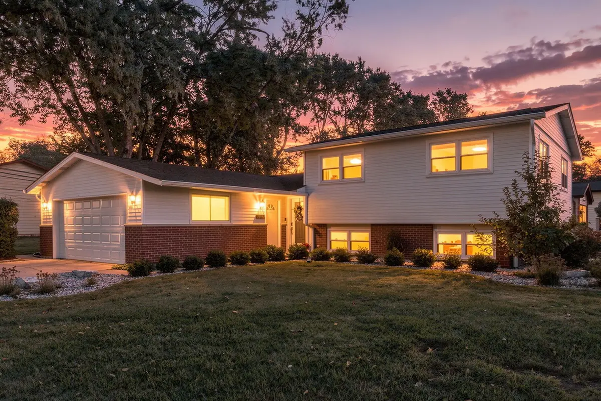 1101 E Barberry Lane, Mount Prospect, IL 60056 - #1