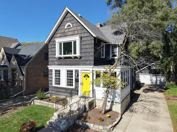 250 Iowa Street, Oak Park, IL 60302