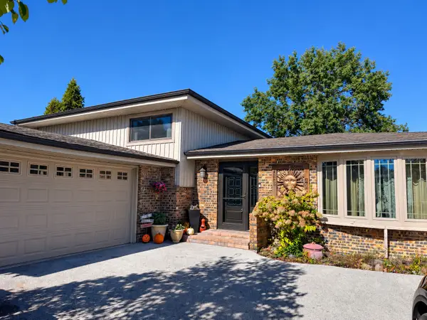 8740 W 99th Street, Palos Hills, IL 60465