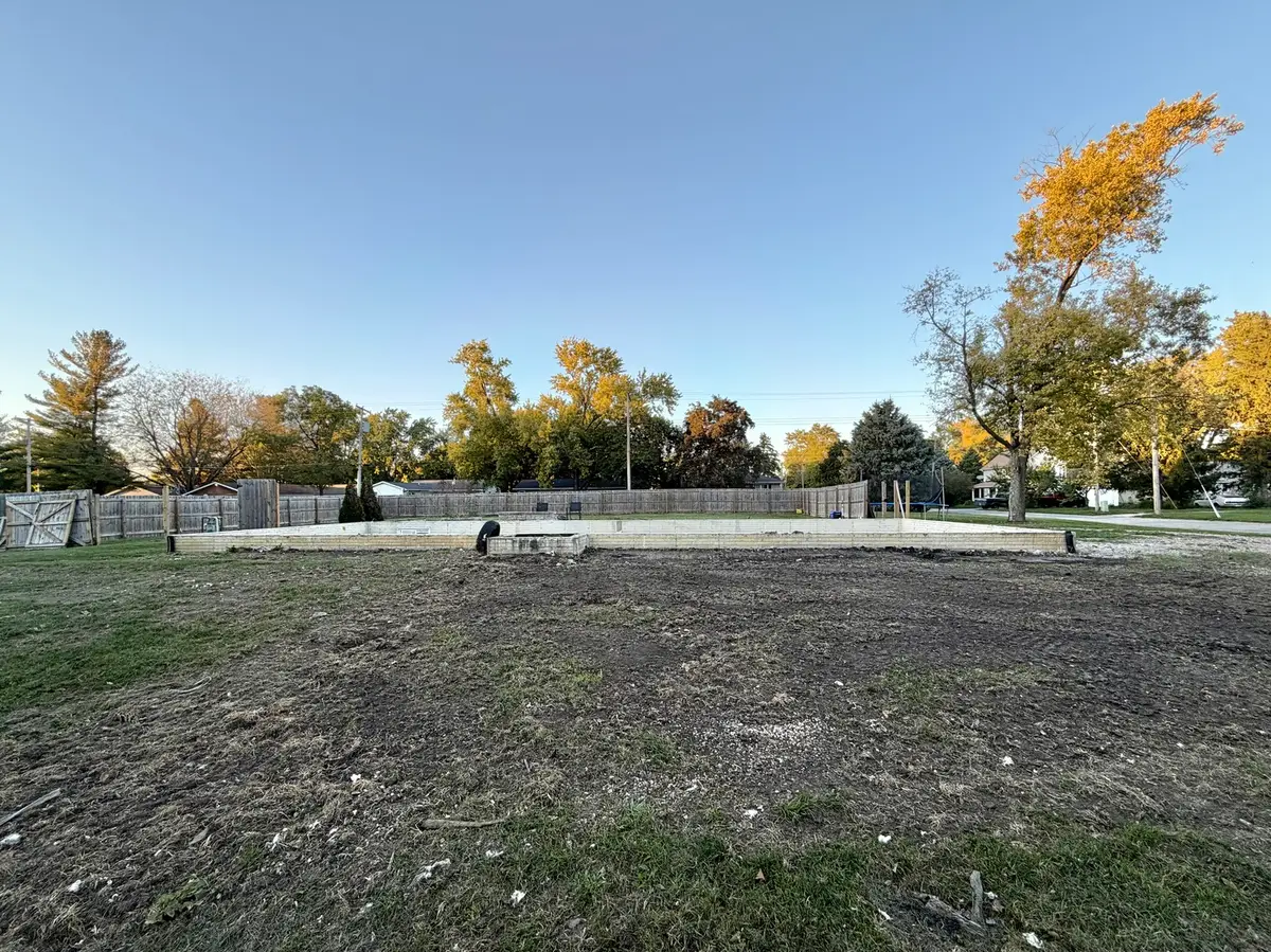 215 E James Street, Forrest, IL 61741 - #1