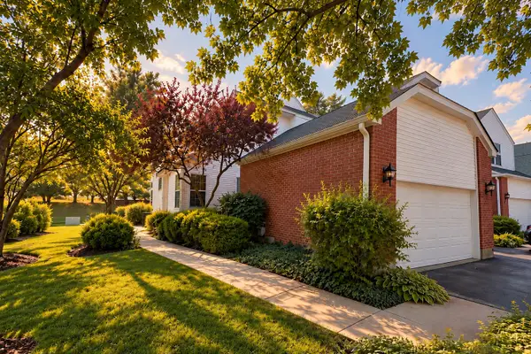 110 Pembroke Circle, Lake Bluff, IL 60044