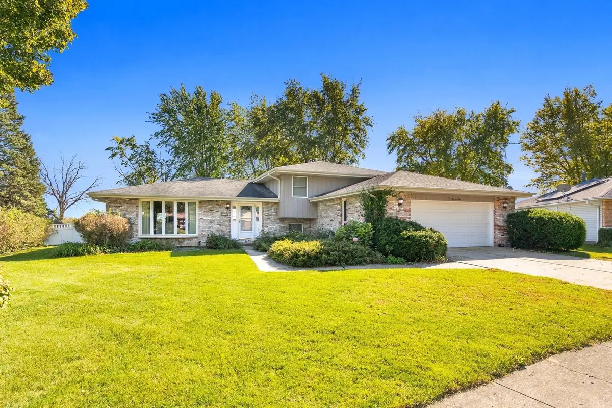 210 S Menominee Drive, Minooka, IL 60447 - #1