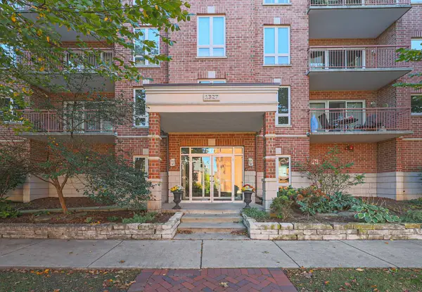 1327 E Washington Street #305, Des Plaines, IL 60016