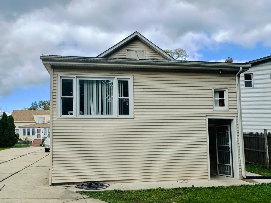 715 Bluff Street, Waukegan, IL 60085 - #3