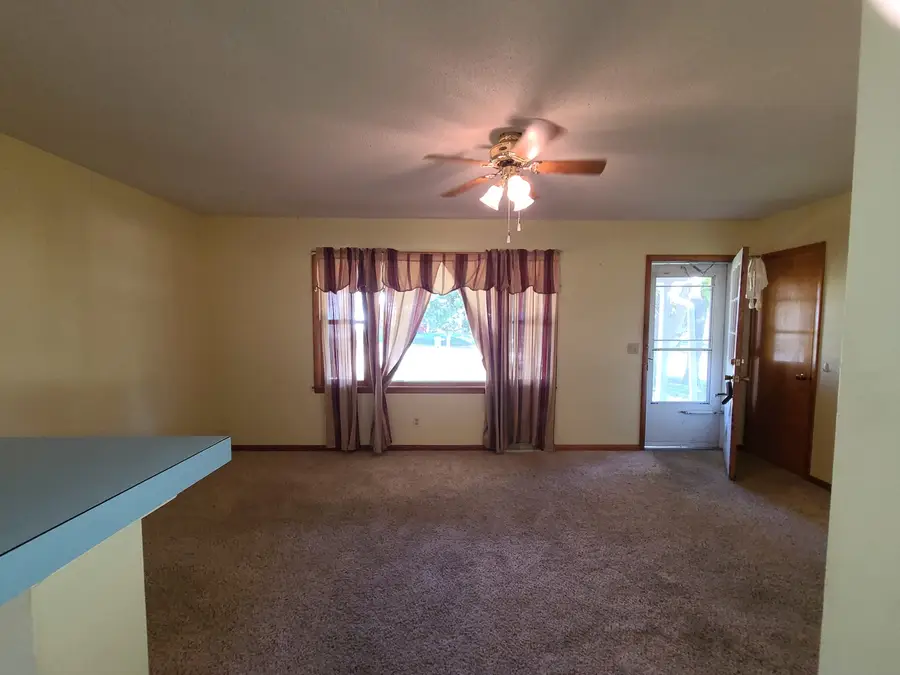 945 N Brinton Avenue, Dixon, IL 61021 - #3