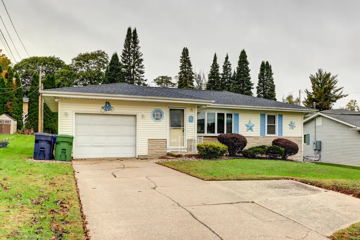1724 N 8th Street, Clinton, IA 52732 - #1