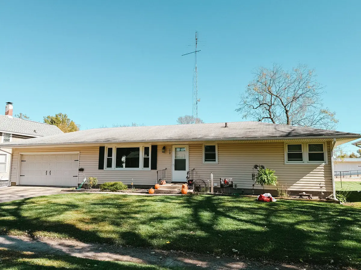 219 N Mason Avenue, Amboy, IL 61310 - #1