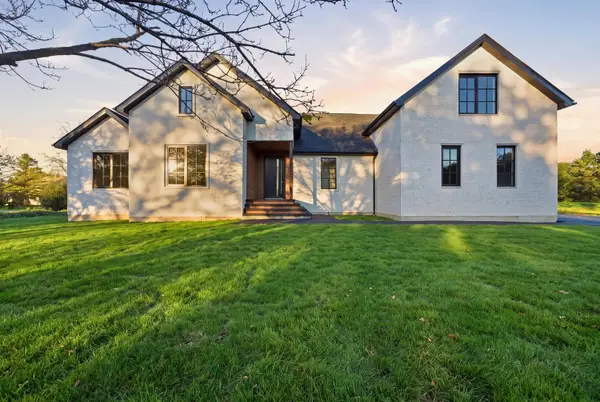 79 Falcon Drive, Hawthorn Woods, IL 60047