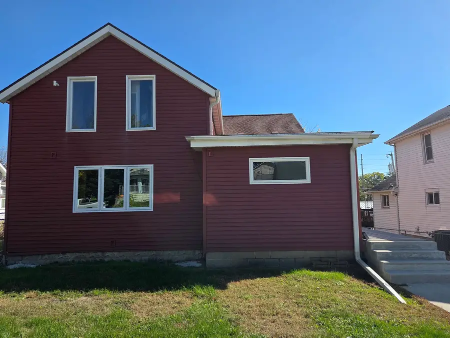 2707 Roosevelt Street, Clinton, IA 52732 - #2