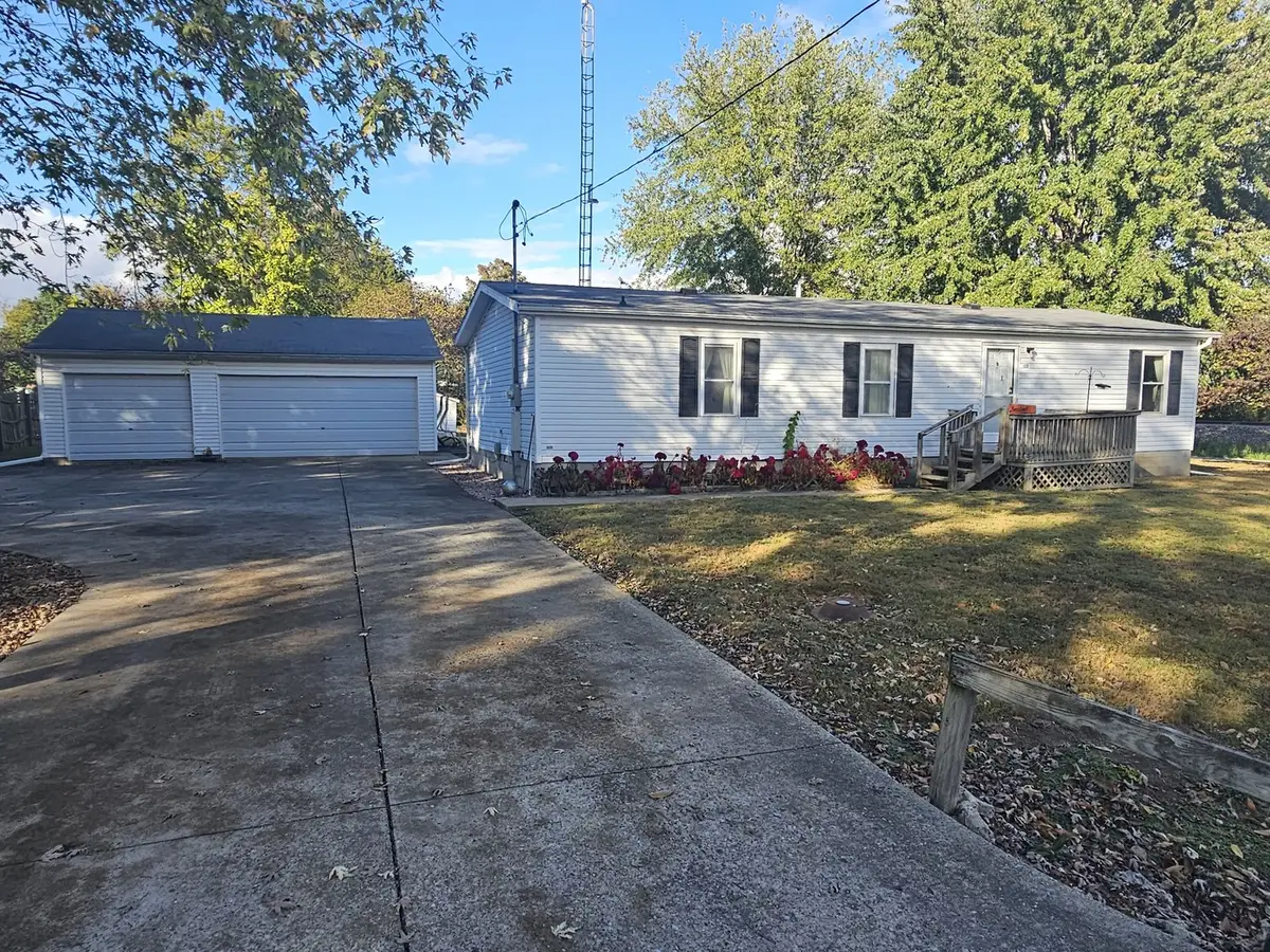 130 W Fifth Street, Bonnie, IL 62816 - #1