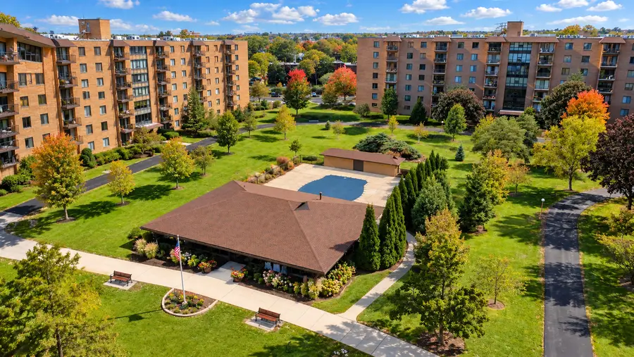 1747 W Crystal Lane #301, Mount Prospect, IL 60056 - #3
