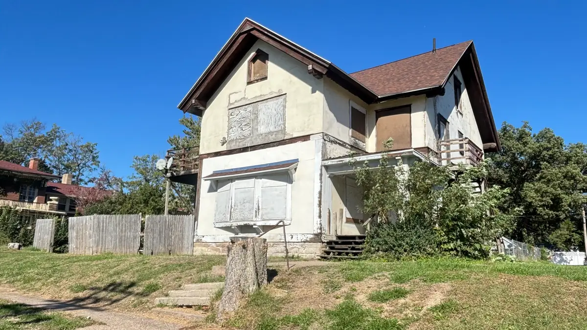 218 E 12th Street, Davenport, IA 52803 - #1