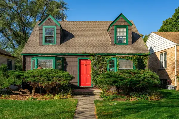30 N Wisconsin Avenue, Villa Park, IL 60181