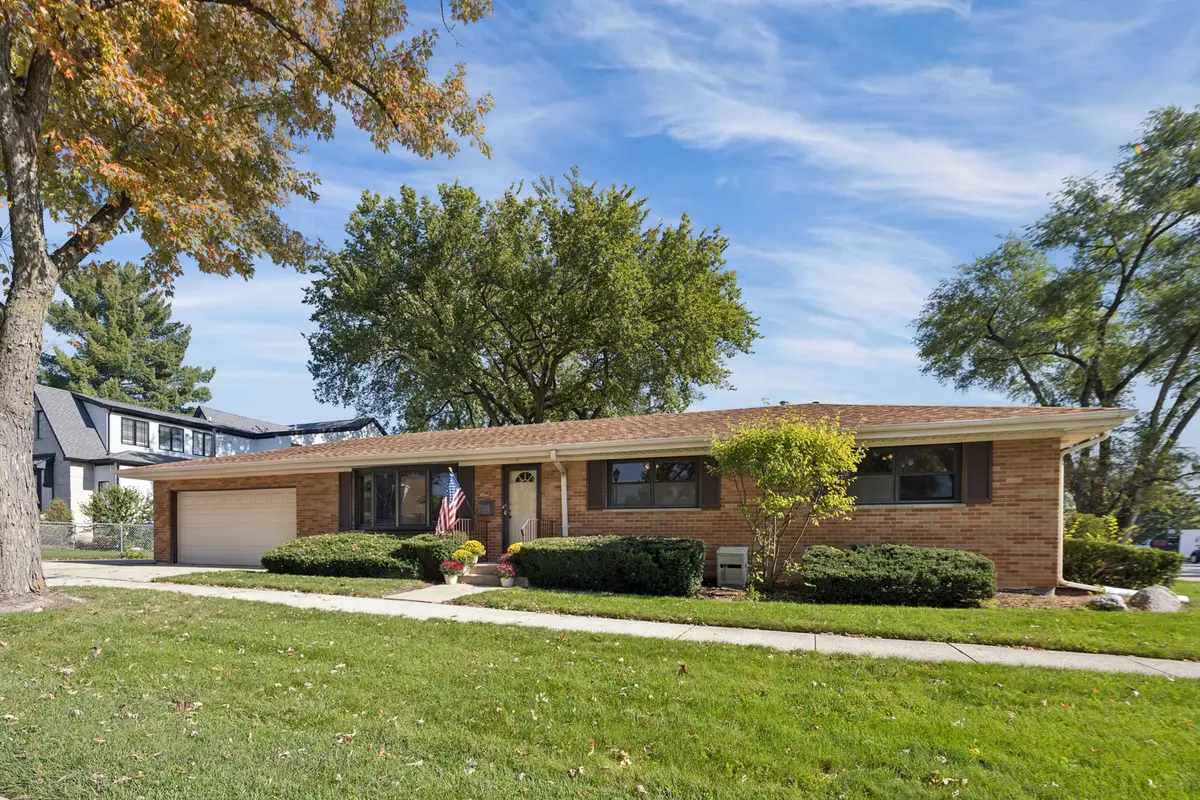 303 E Butterfield Road, Elmhurst, IL 60126 - #1