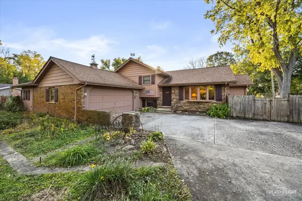 11S008 River Drive, Naperville, IL 60565