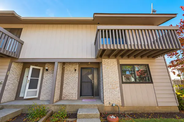 826 Hughes Place, Vernon Hills, IL 60061