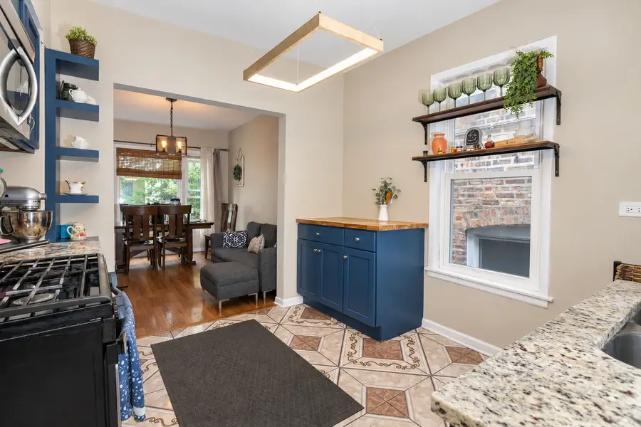 3906 W Montrose Avenue, Chicago, IL 60618 - #3