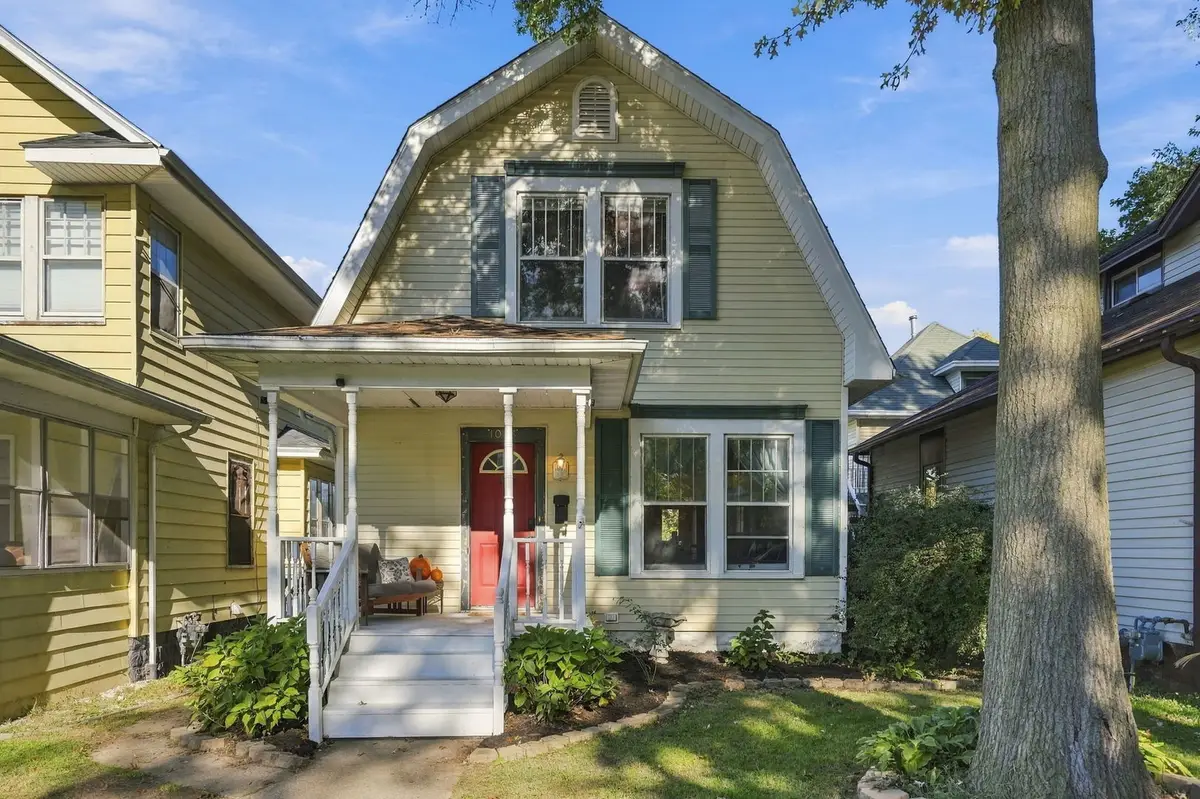 1003 Iowa Avenue, Muscatine, IA 52761 - #1