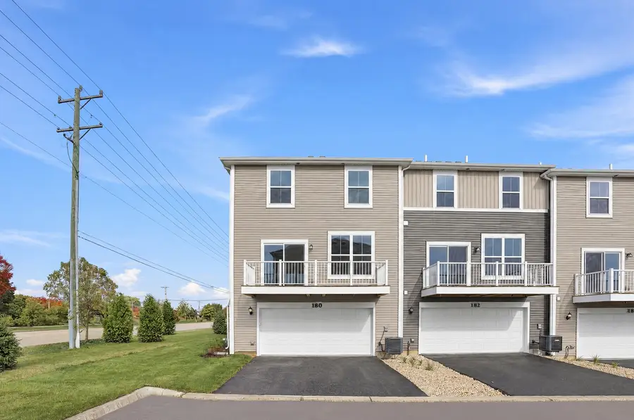 180 E Berkshire Drive, Crystal Lake, IL 60014 - #3