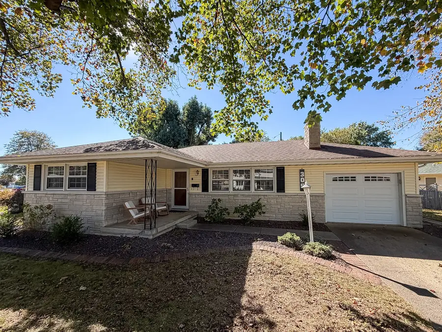 305 Linden Lane, Mattoon, IL 61938 - #2