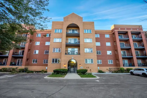 55 S Hale Street #207, Palatine, IL 60067