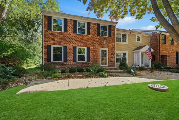 1525 Wedgefield Circle, Naperville, IL 60563