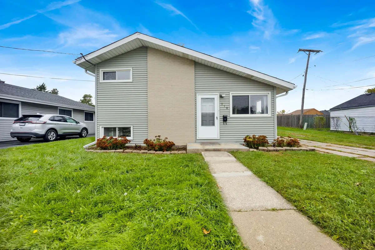 318 E Maple Avenue, Roselle, IL 60172 - #1