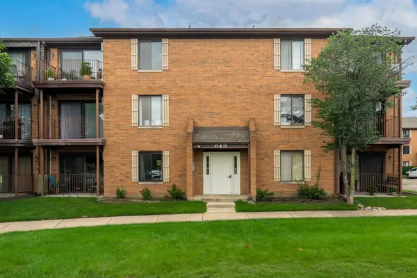 649 N Briar Hill Lane #1, Addison, IL 60101