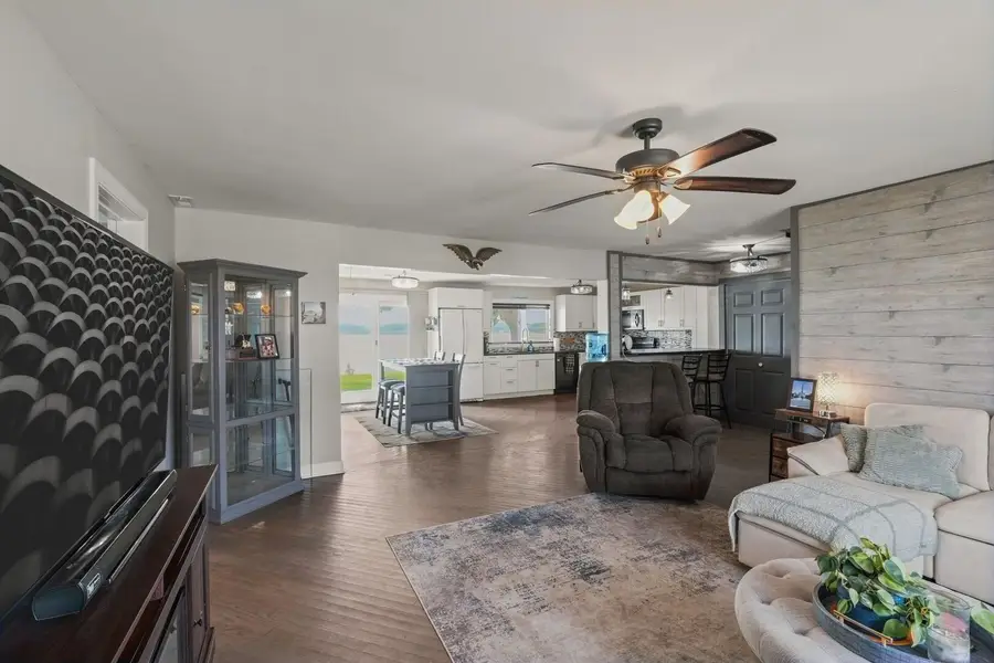 827 W Northeast Shore Drive, McHenry, IL 60051 - #2