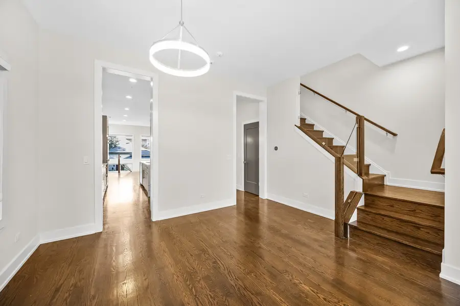 4542 S Prairie Avenue, Chicago, IL 60653 - #2
