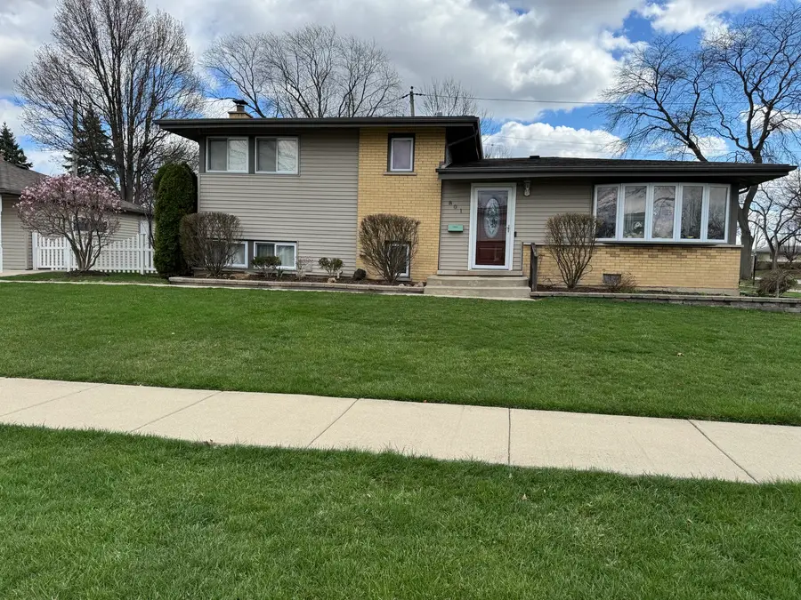 801 E Greenwood Drive, Mount Prospect, IL 60056 - #3