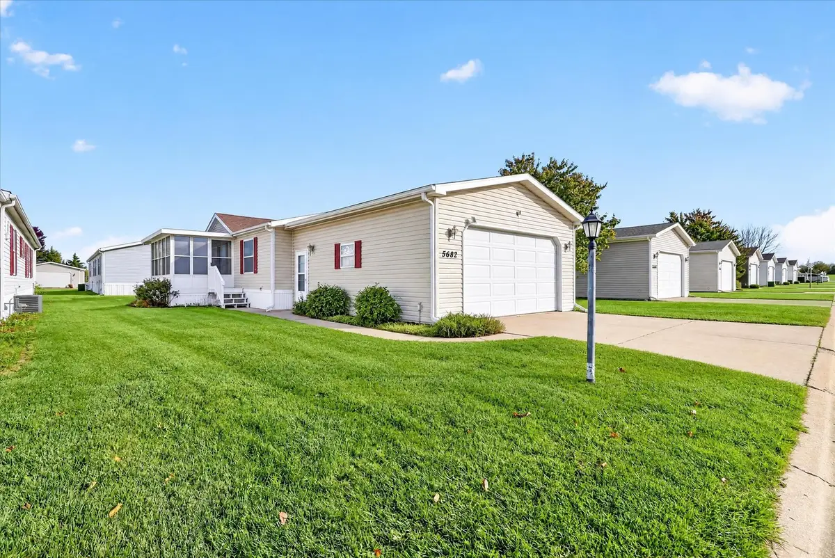 5682 Rockport Road, Loves Park, IL 61111 - #1