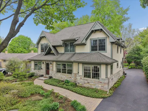 512 Oak Street, Libertyville, IL 60048