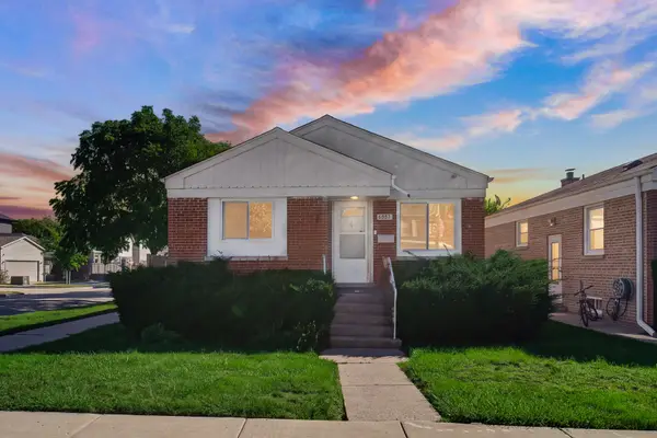 6557 N Troy Street, Chicago, IL 60645